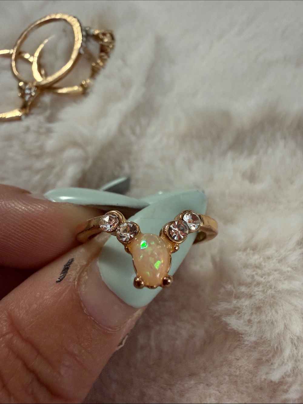 3/30$ Gold Tone Women's Stackable Ring Set - Elegant Crystal Accents - Picture 5 of 6